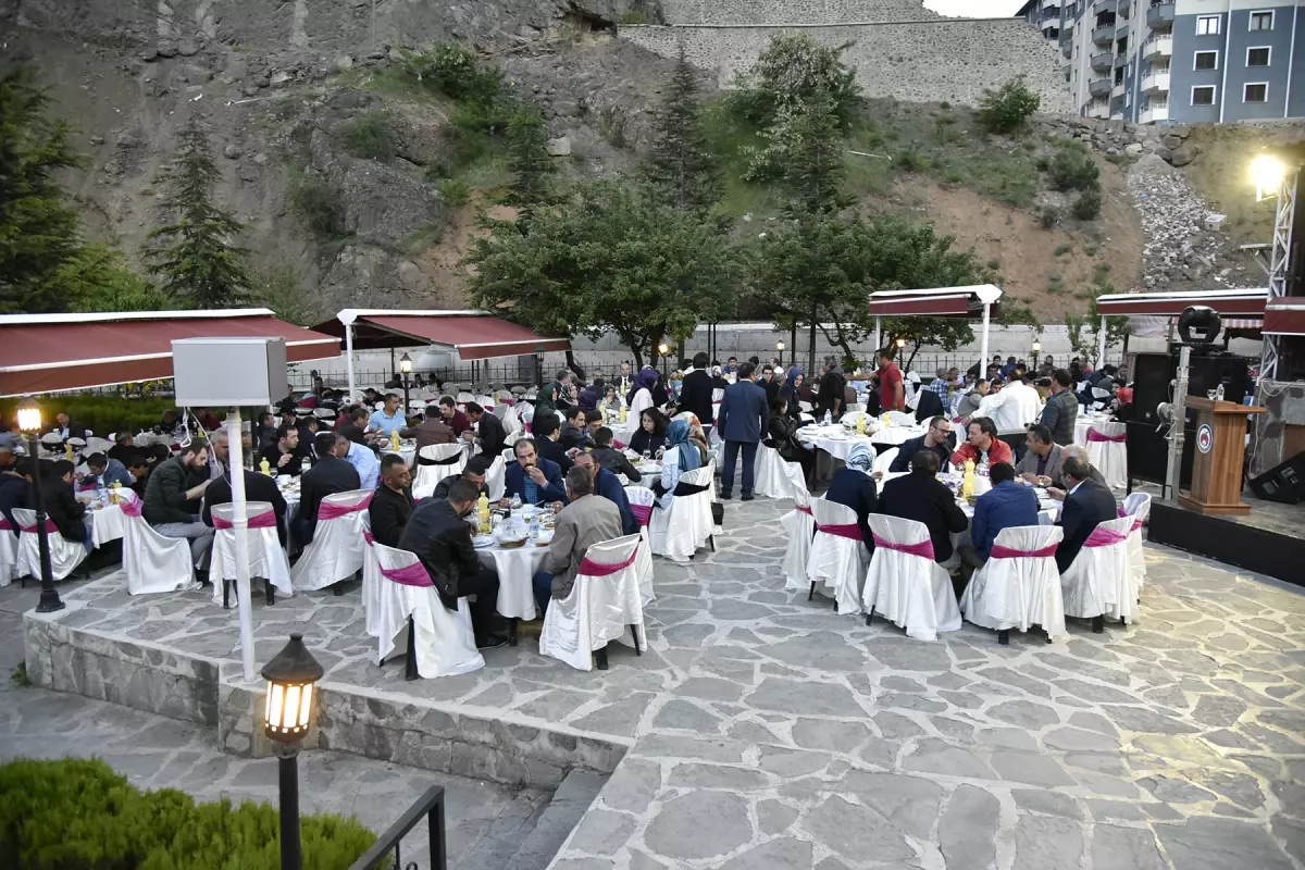 Belediye çalışanları iftarda buluştu