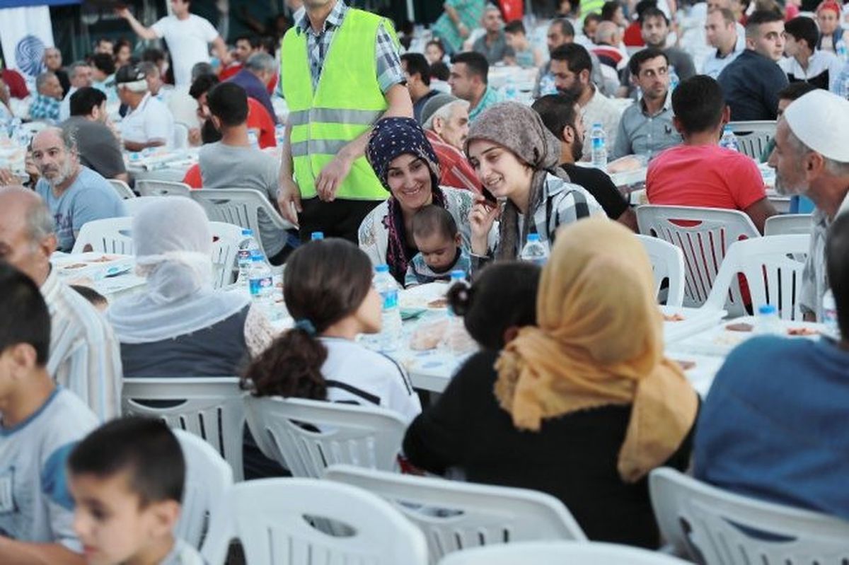 Belediyeden Bin 500 Kişilik İftar Sofrası