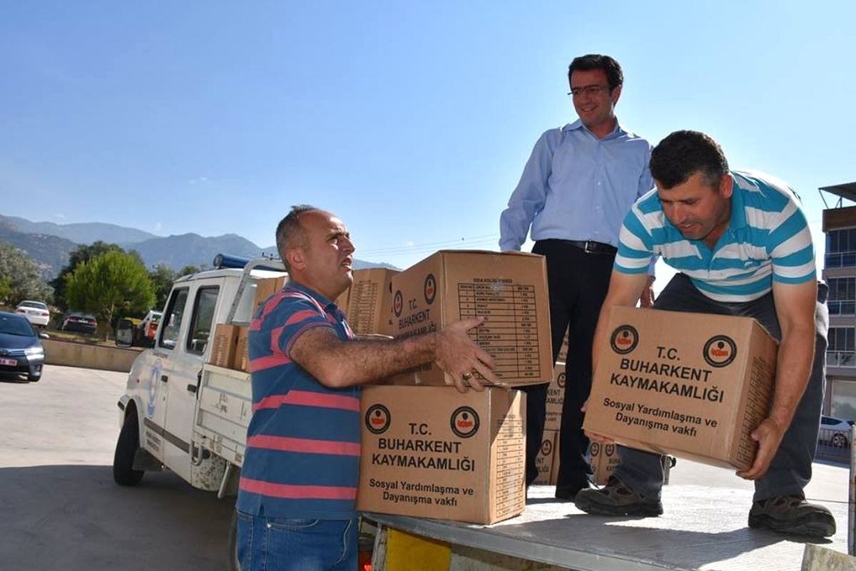 Buharkent\'te 300 Aileye Gıda Desteği