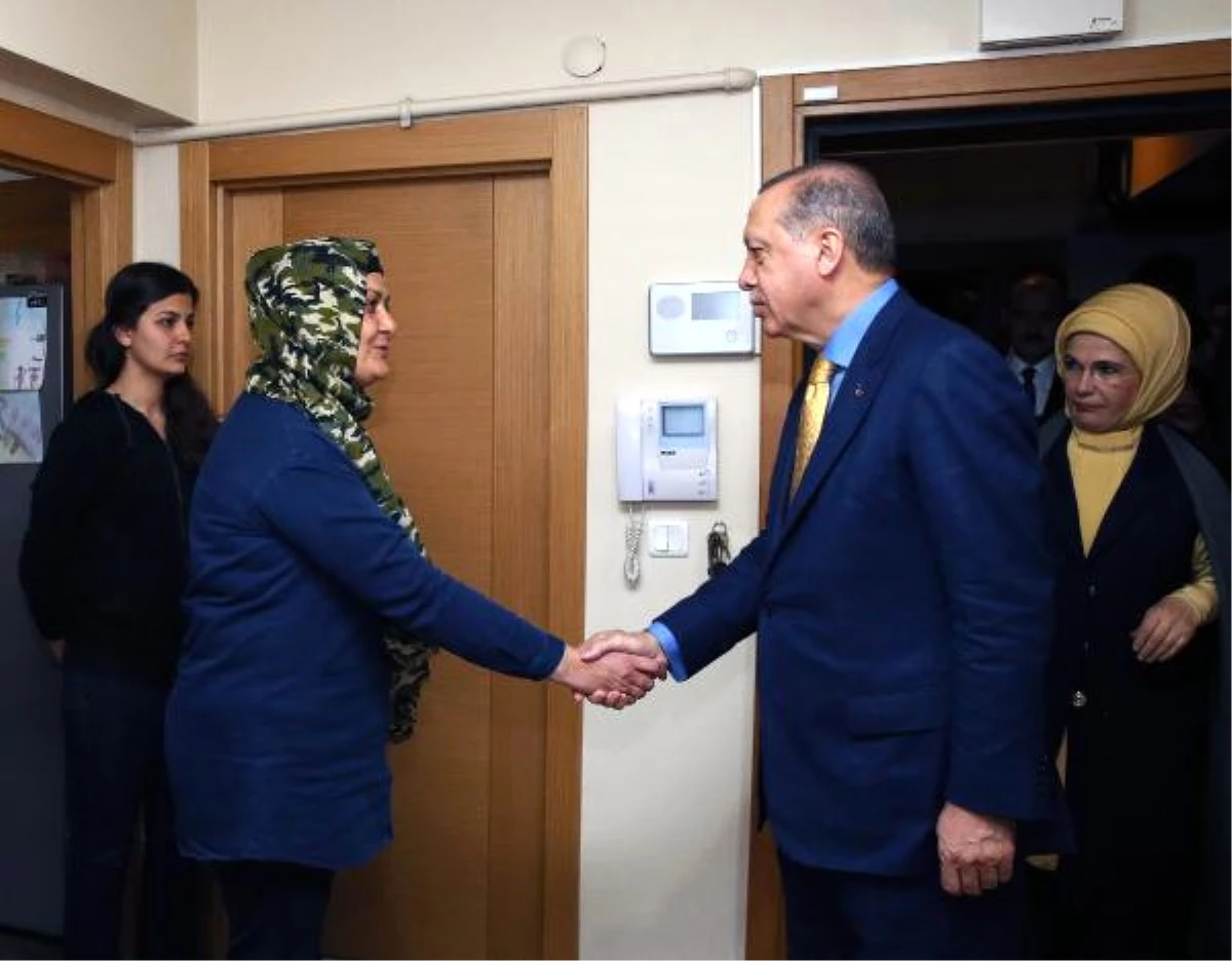 Cumhurbaşkanı Erdoğan, Şehit Polislerin Ailelerini Ziyaret Etti