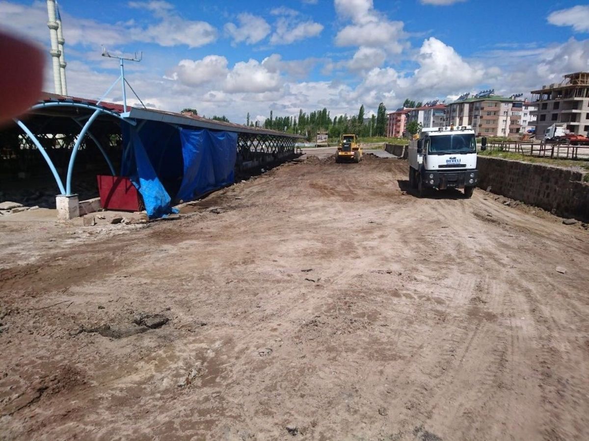 Develi\'de Salı Pazarı Yenileniyor