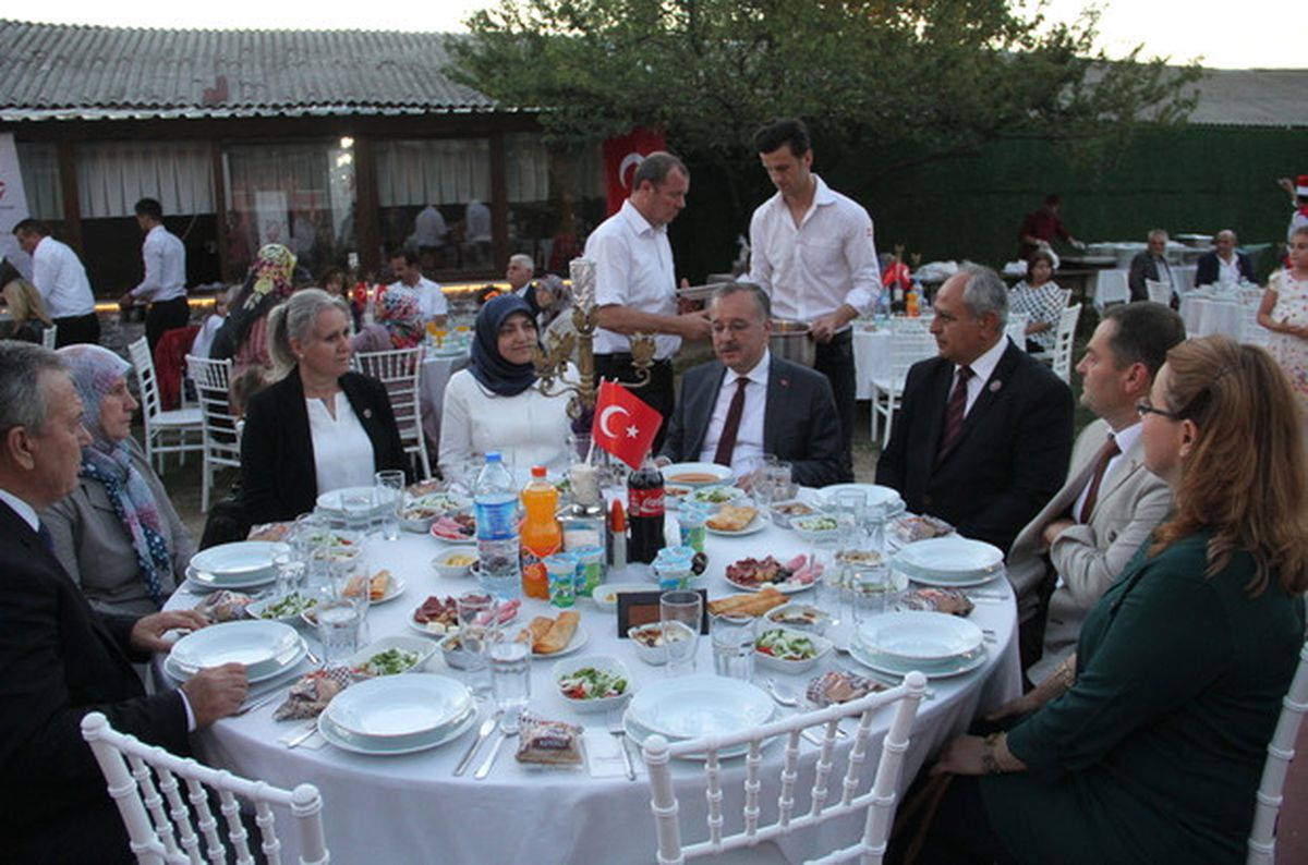 Edirne\'de Şehit Yakınları ve Gazilerle İftar