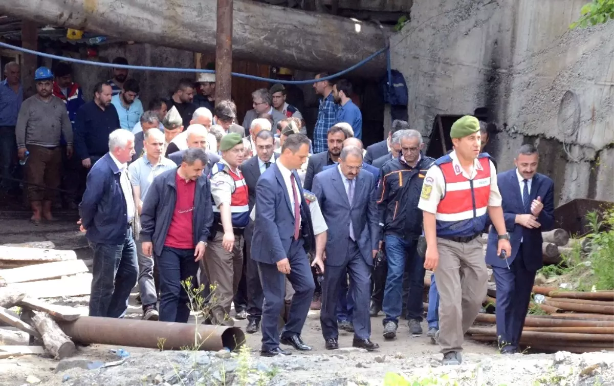 Göçükte Mahsur Kalan İşçileri Kurtarma Çalışmaları Sürüyor