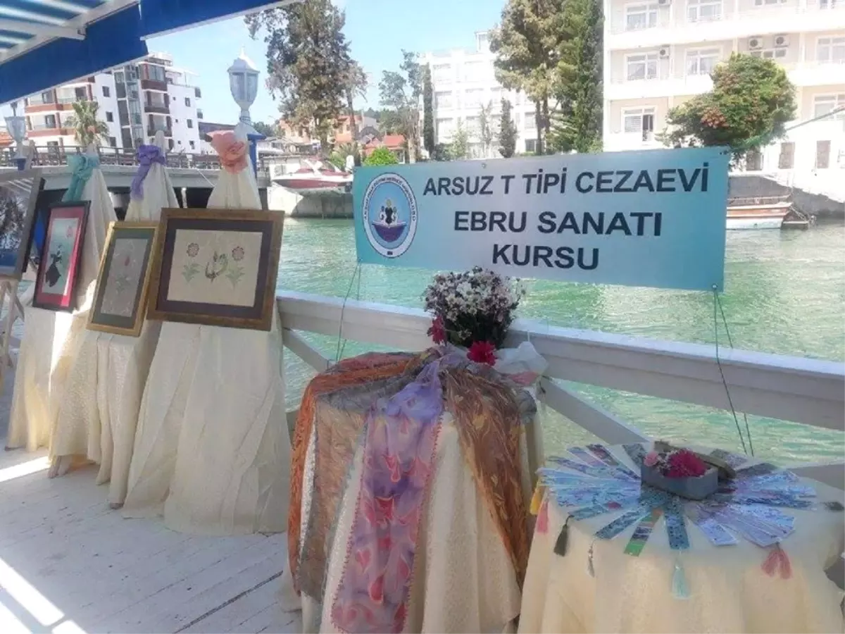 Hükümlü ve Tutukluların Ebru Sanatı Eserleri Sergilendi