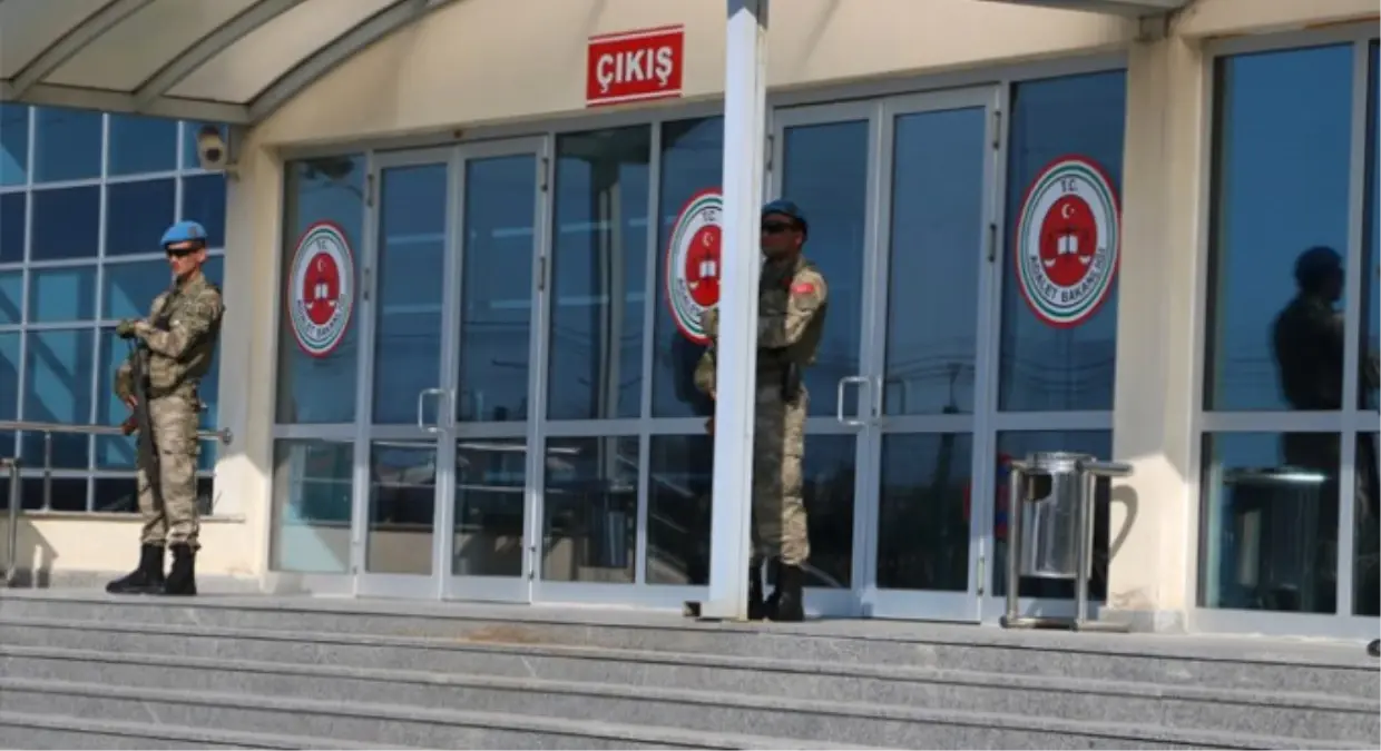 İstanbul\'daki \'Darbe Ana Davası\' Mahkeme Başkanının Açıklamaları ile Başladı