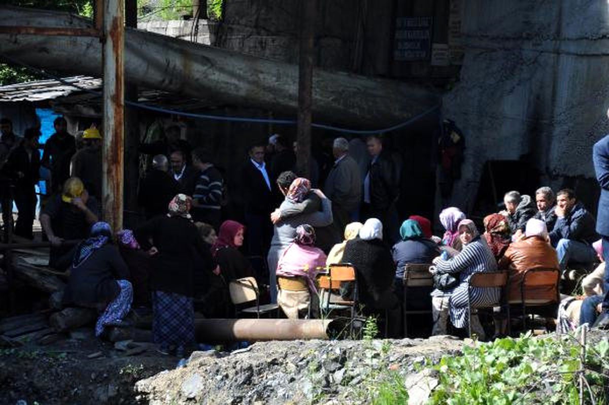 Maden Ocağında Göçükte Kalan 2 İşçiyi Kurtarma Çalışmaları Sürüyor
