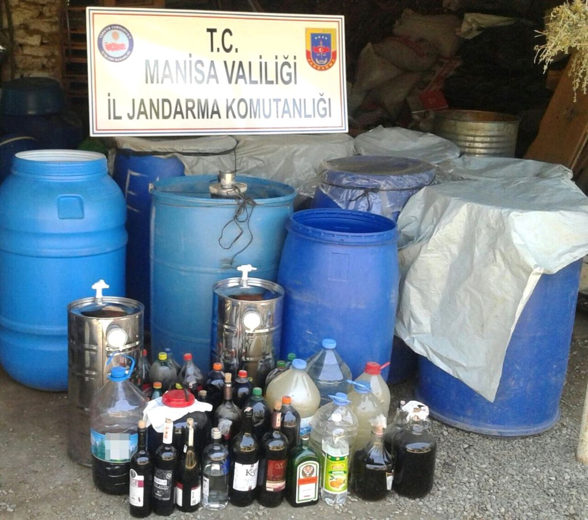 Manisa\'da 10 Bin Litre Kaçak İçki Ele Geçirildi