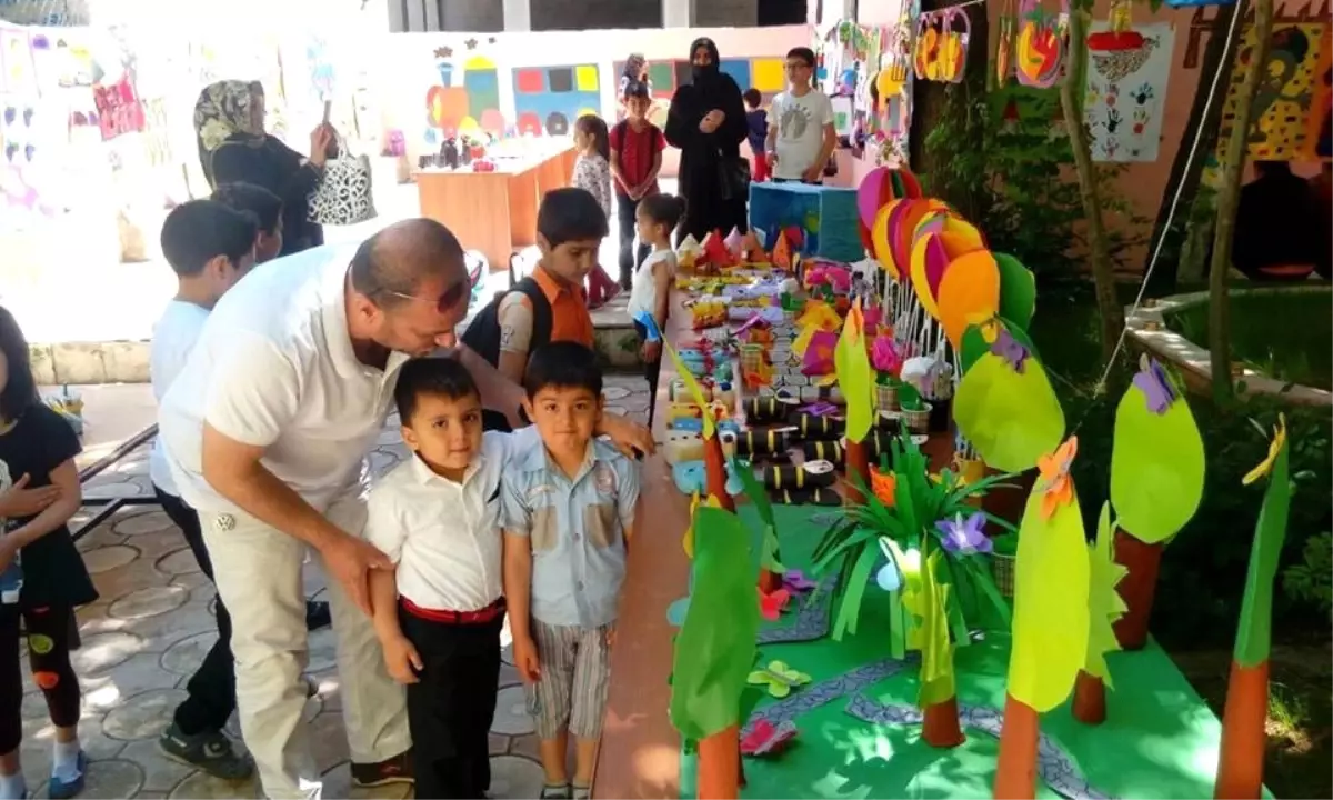 Minik Öğrencilerin Yılsonu Sergisi Yoğun İlgi Gördü