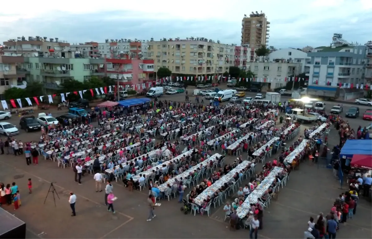 Muratpaşa\'dan Etiler Mahallesine İftar Sofrası