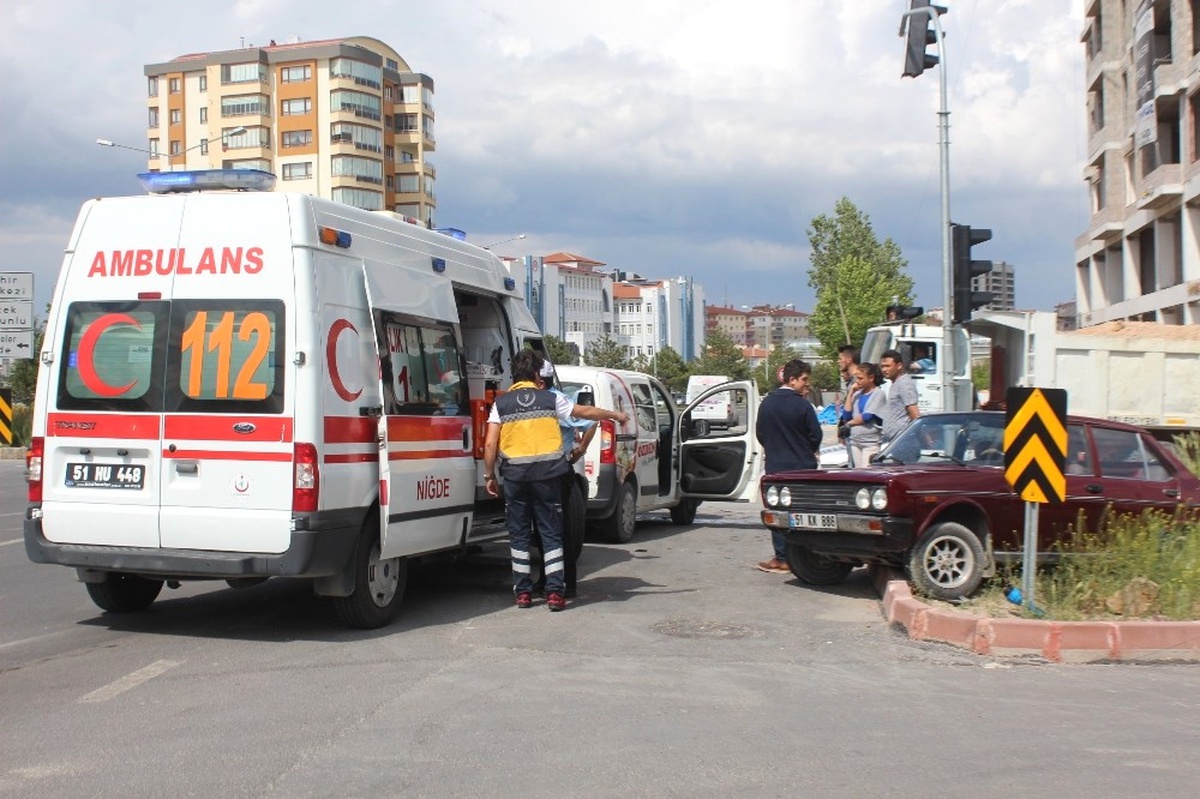 Niğde\'de Kaza Yapan Sürücü Yaptığı Kazayı Polise Anlattı