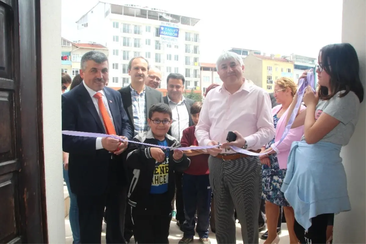 Ortaokul Öğrencilerinin Yıl Sonu Sergisi Açıldı