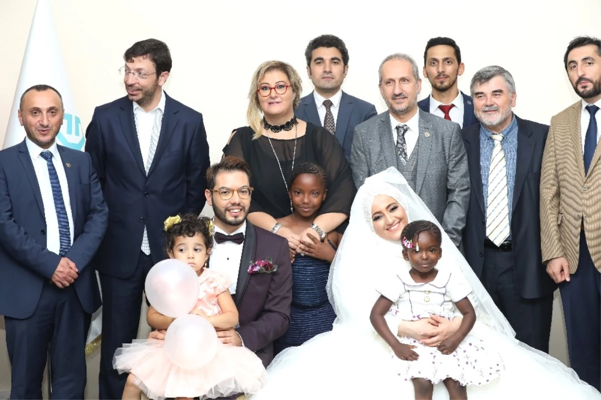 Fedakar Türk Öğretmenlere Afrika\'da Dillere Destan Düğün