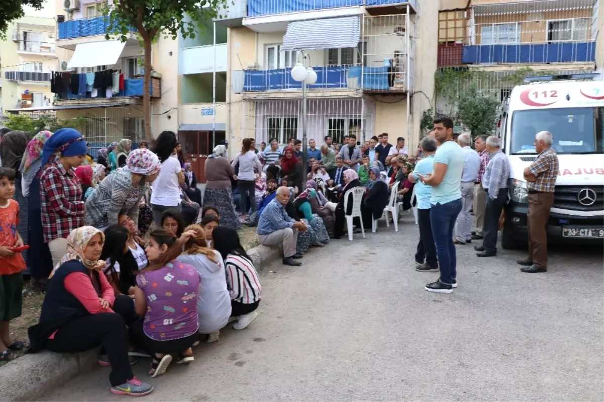 Şehit Uzman Çavuş Sarı\'nın Evinde Yas Var