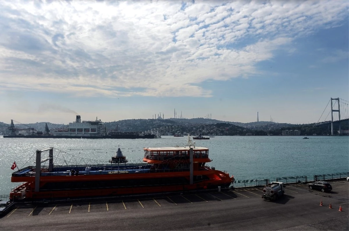 Türk Akımı İçin Gelen Dev Gemi, İstanbul Boğazı\'nda