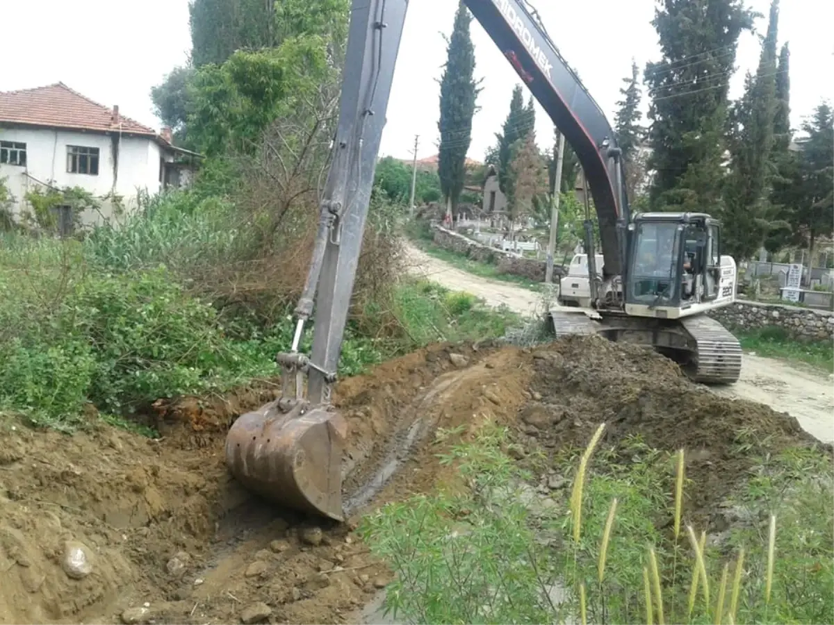 Alanyolu\'nda Yüz Güldüren Dere Temizlik Çalışması