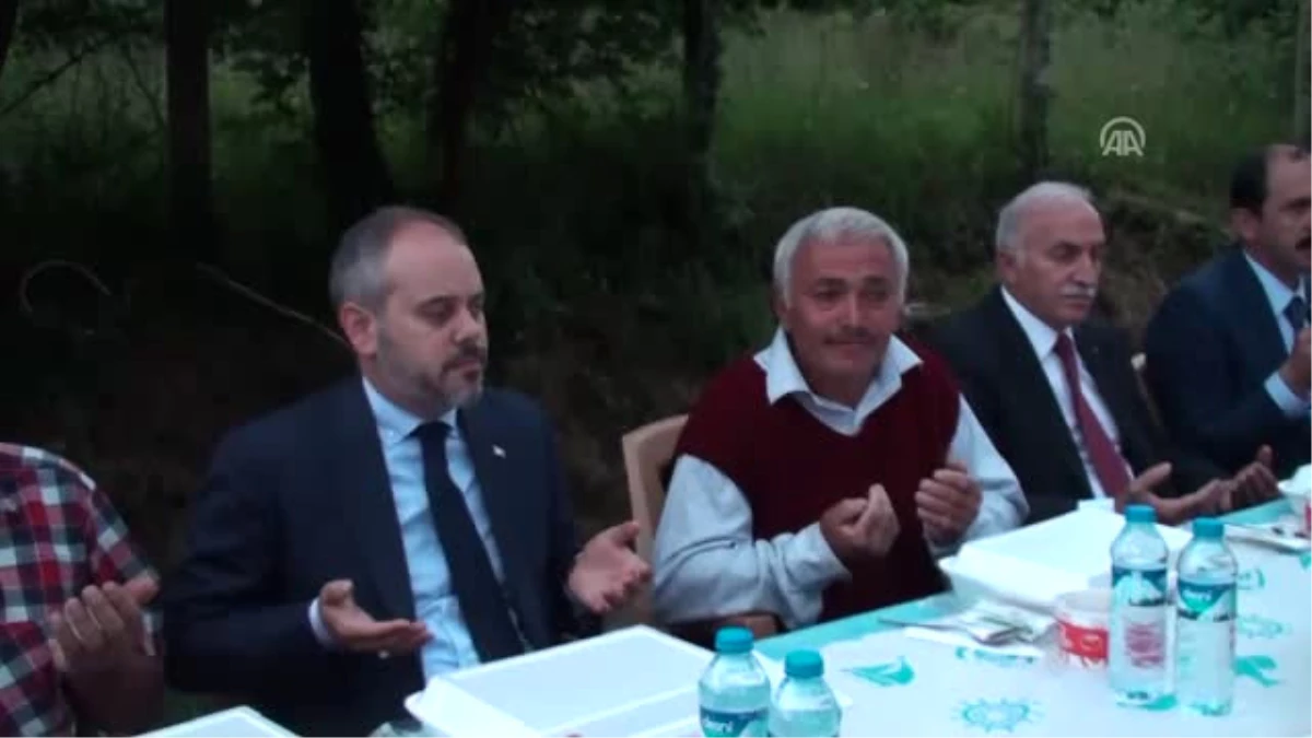 Bakan Kılıç, Şehit Jandarma Uzman Çavuş Özdemir\'in Ailesiyle Iftarda Bir Araya Geldi