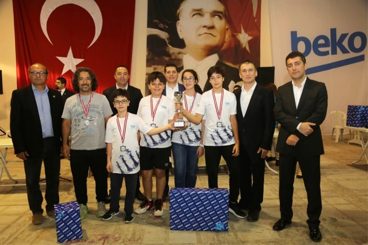 Başak Kolejinden İzmir 16. Beko Satranç Turnuvasında Büyük Başarı