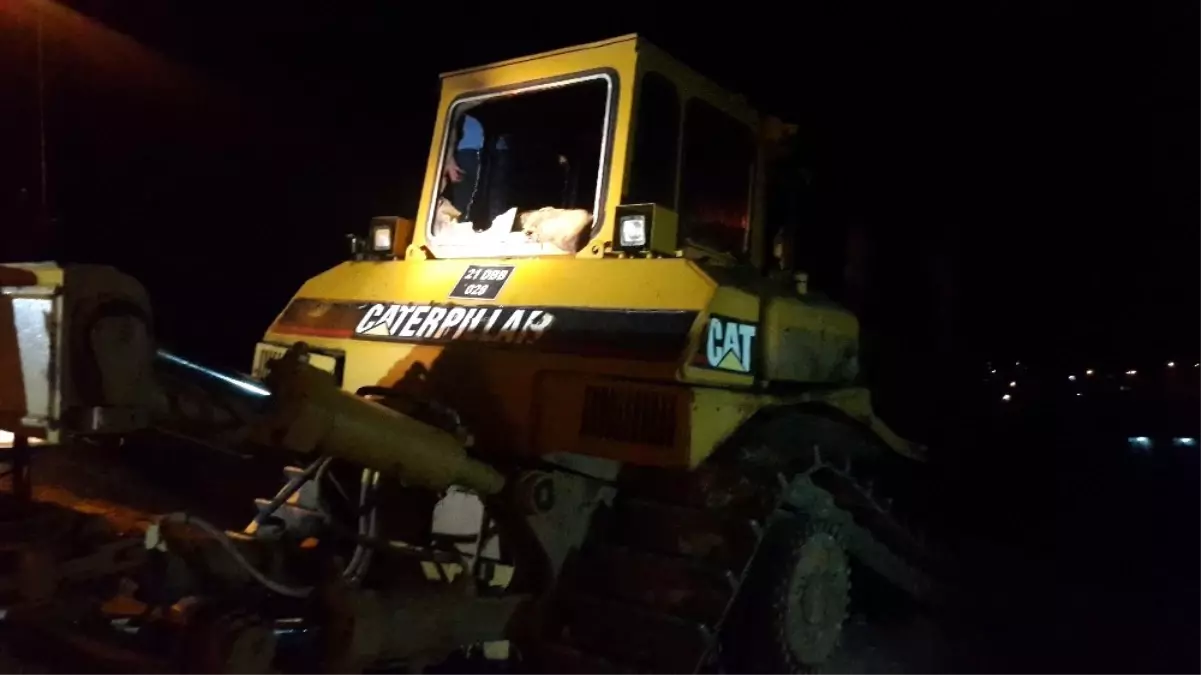 Belediye\'ye Ait İş Makinesi Kundaklandı