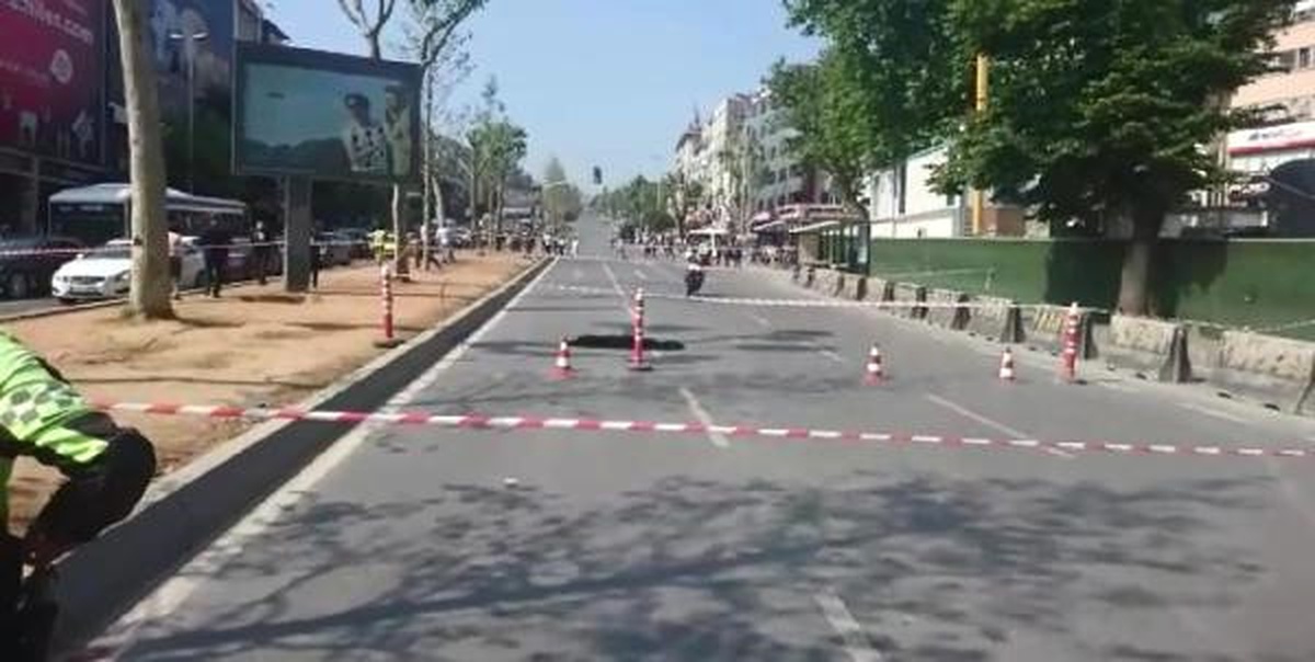 Beşiktaş\'taki Yol Çökmesine İbb\'den Açıklama