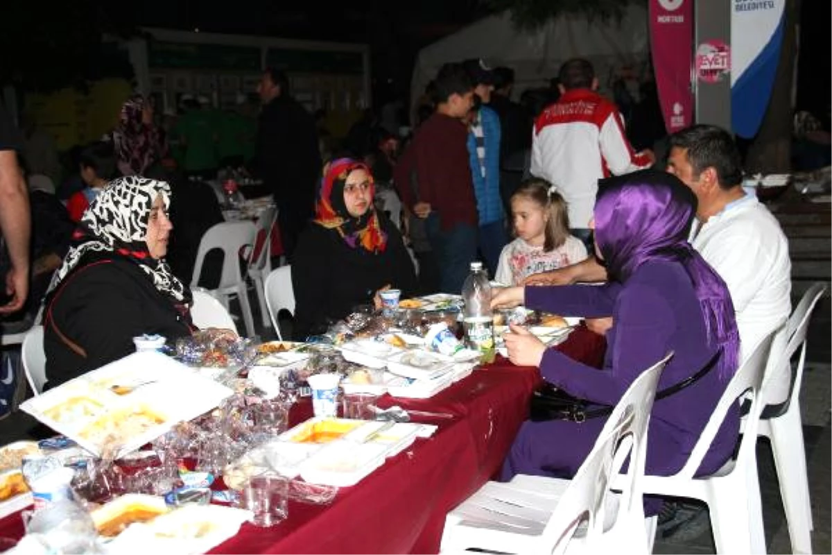 Beykoz Belediyesi, Komşuları Iftar Sofrasında Buluşturdu