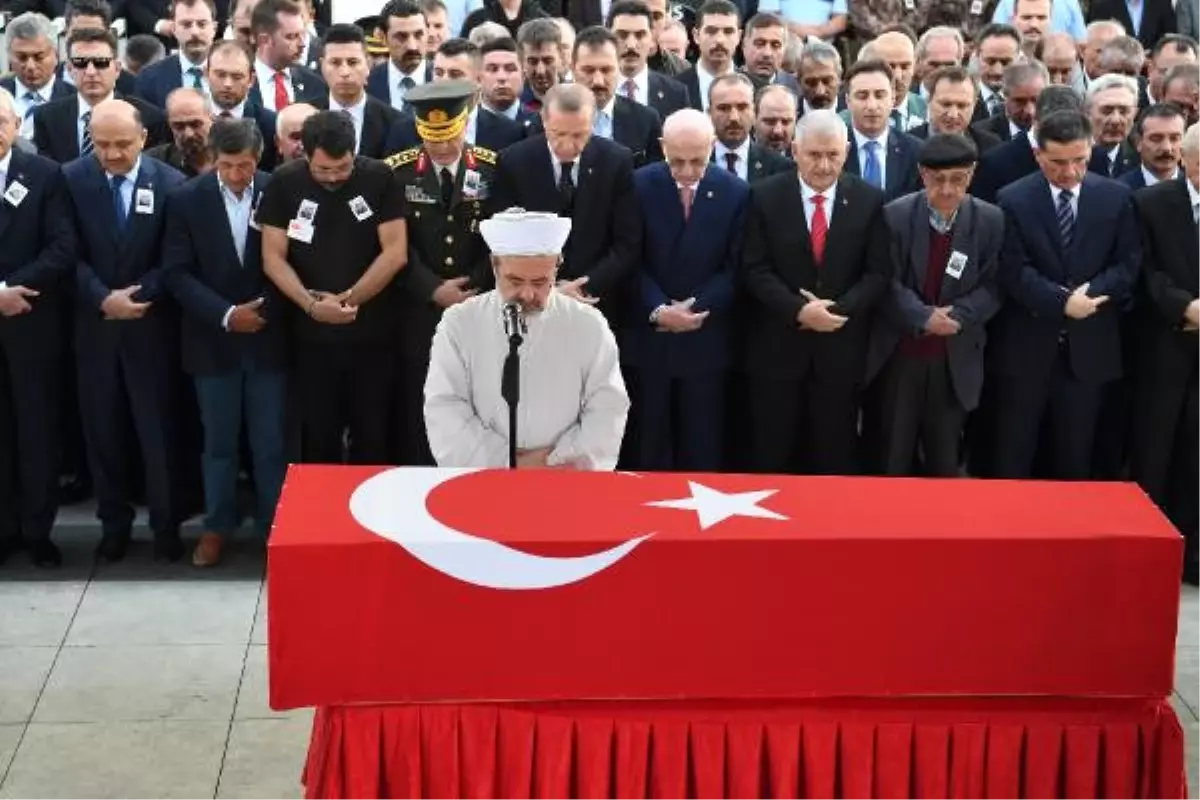 Cumhurbaşkanı Erdoğan Şehit Tümgeneral Aydoğan Aydın\'ın Cenaze Namazına Katıldı