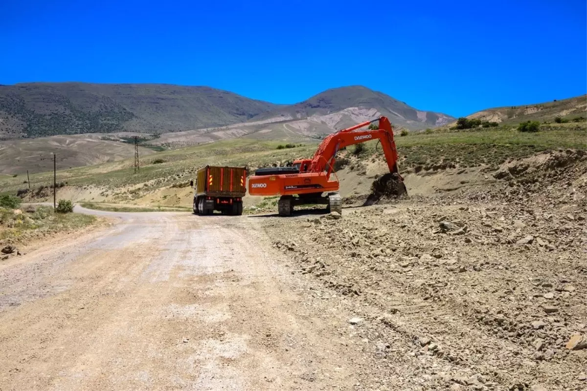 Darende\'de Yol Açma ve Genişletme Çalışmaları