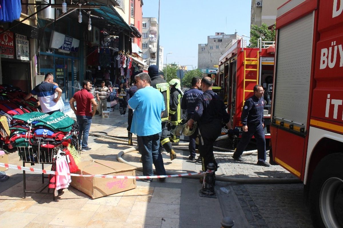 Denizli\'de İş Yeri Yangını Paniğe Neden Oldu