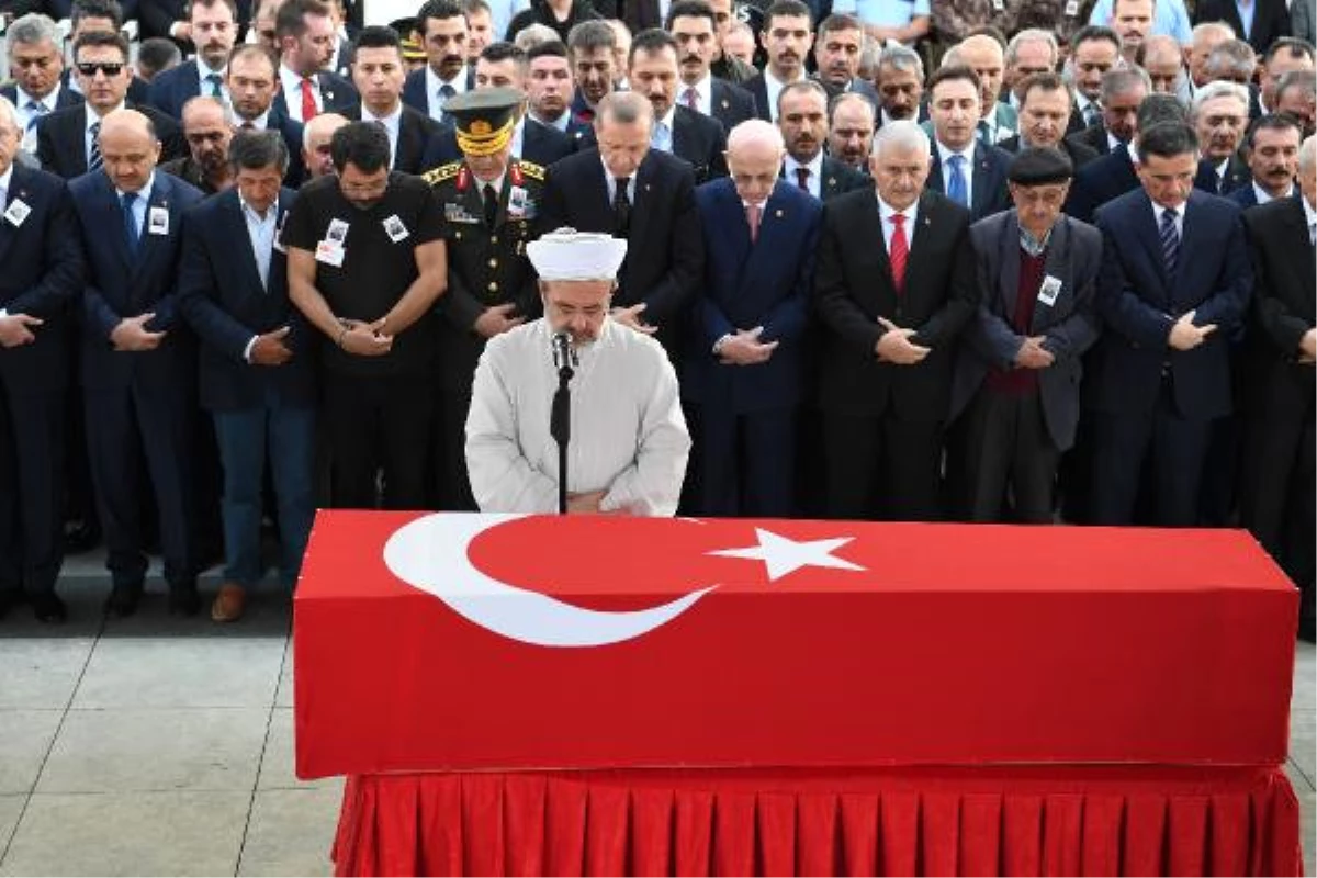 Dha Ankara - Cumhurbaşkanı Erdoğan Şehit Tümgeneral Aydoğan Aydın\'ın Cenaze Namazına Katıldı