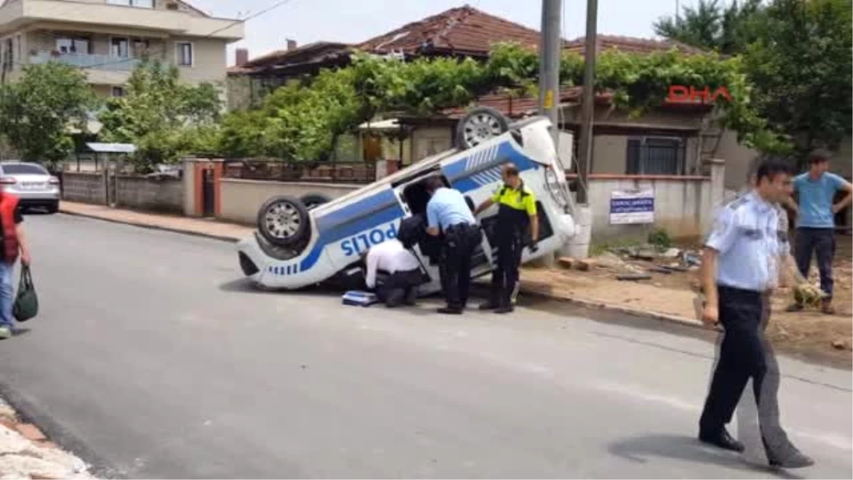Düzce\'de Trafik Kazası: 2 Polis Yaralandı