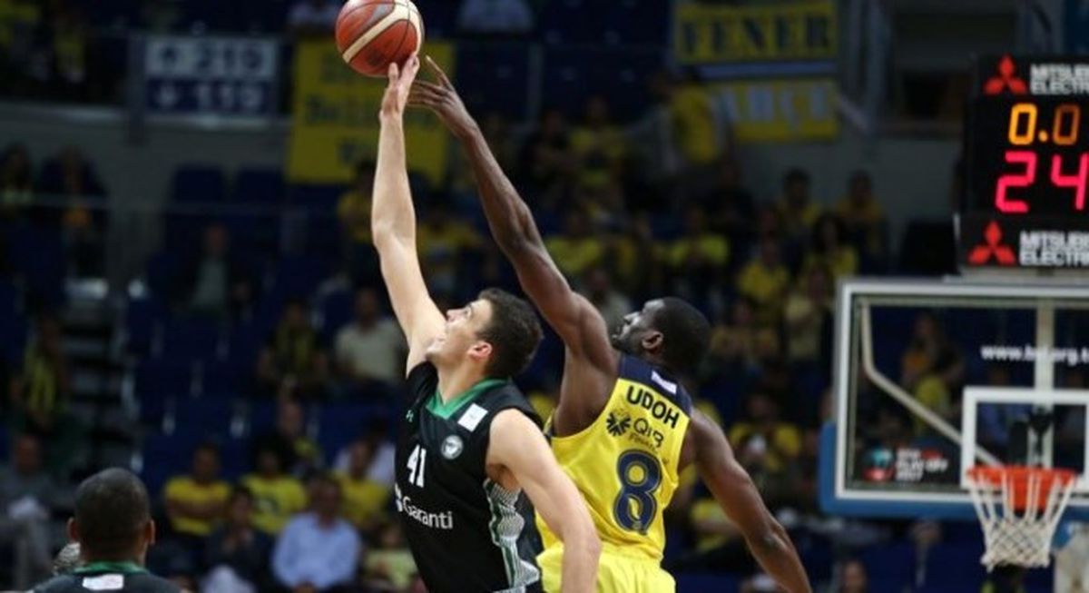 Fenerbahçe Yarı Final Serisinde 2-0 Öne Geçti