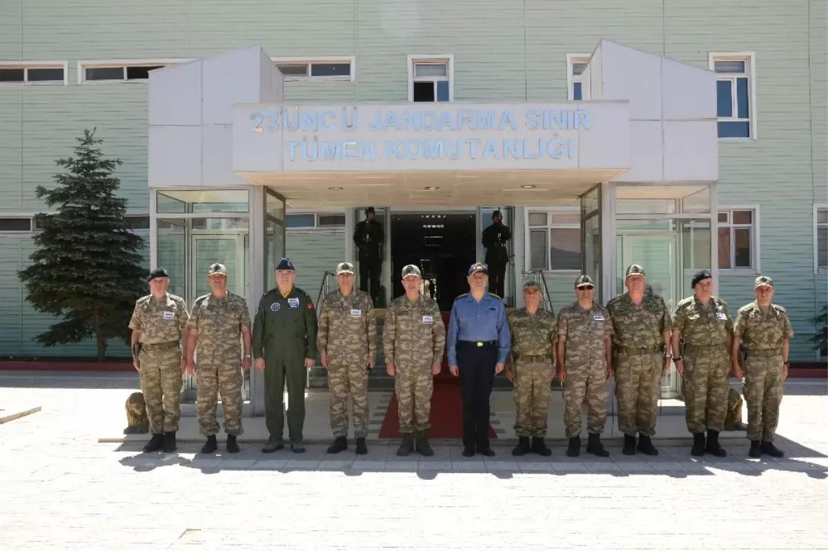 Genelkurmay Başkanı Akar Şırnak\'ta Kaza Alanında İncelemelerde Bulundu