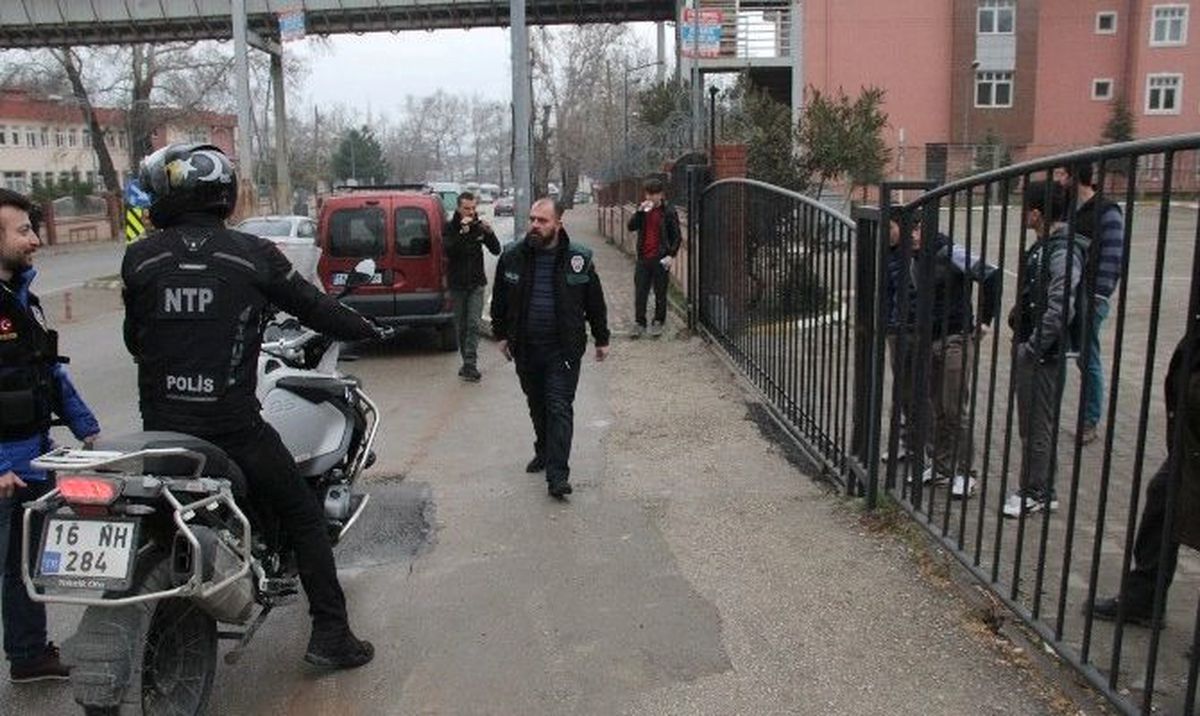 İstanbul Polisinden Okul Önlerinde Uyuşturucu Denetimi