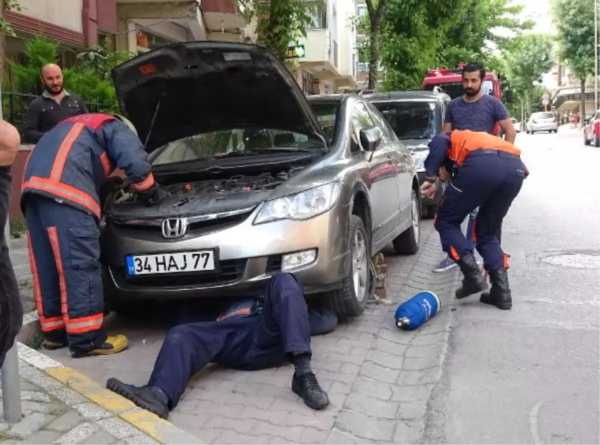 İtfaiyeden Otomobil Motorlarına Giren Yavru Kediyi Kurtarma Operasyonu