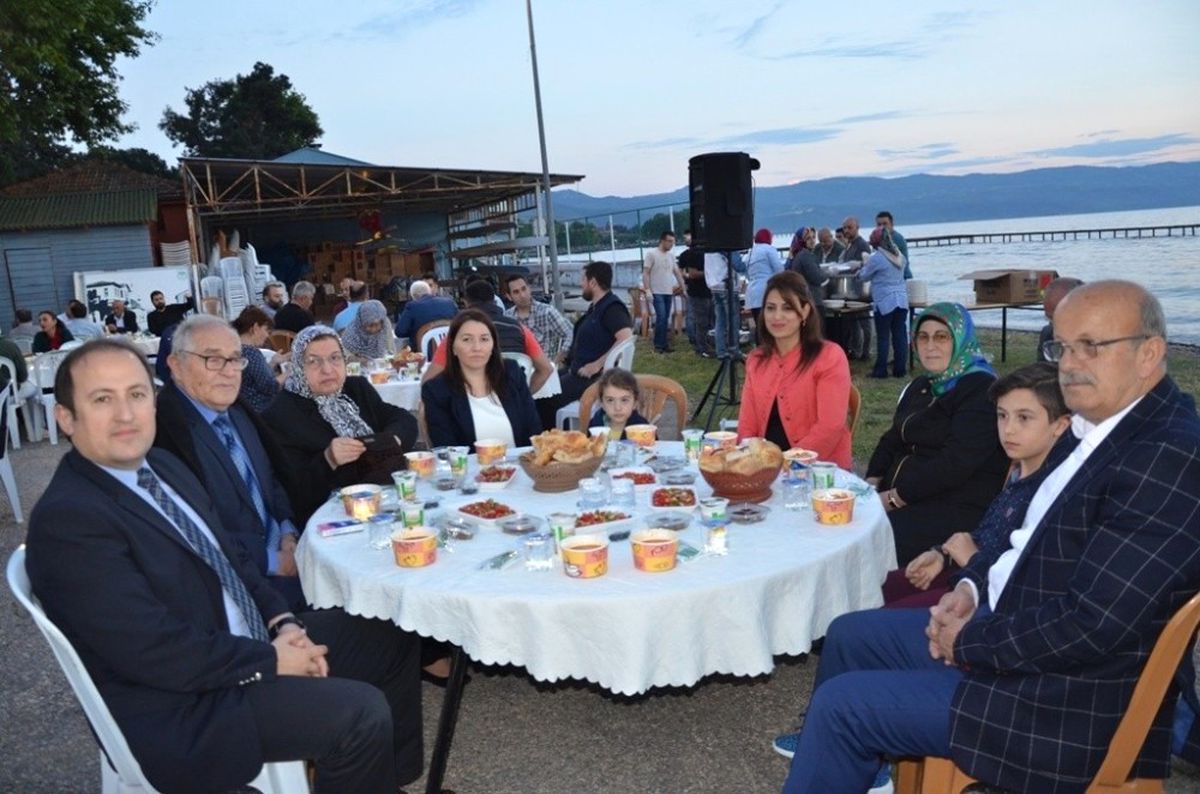 İznik\'te Şehit Aileleri ve Gaziler İçin İftar Verildi