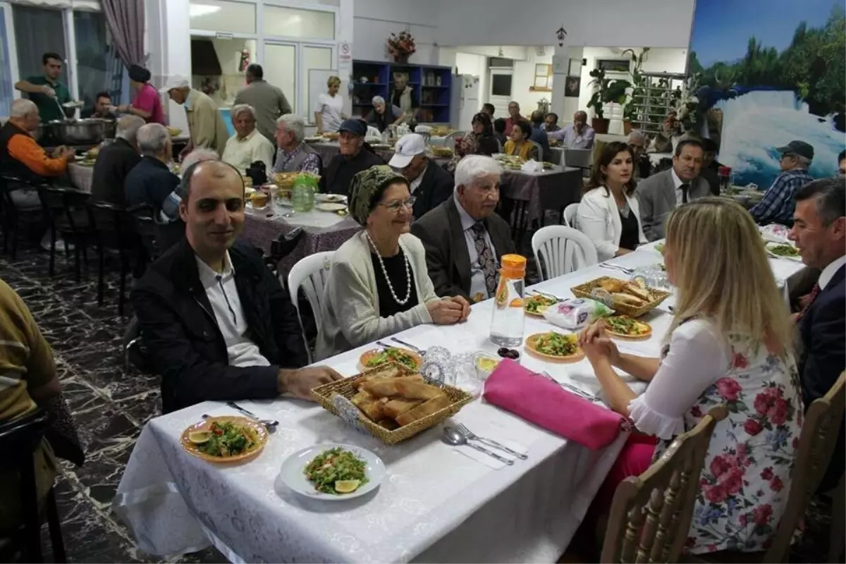 Kaymakam Sırmalı, Huzurevi Sakinleri ile İftar Yaptı