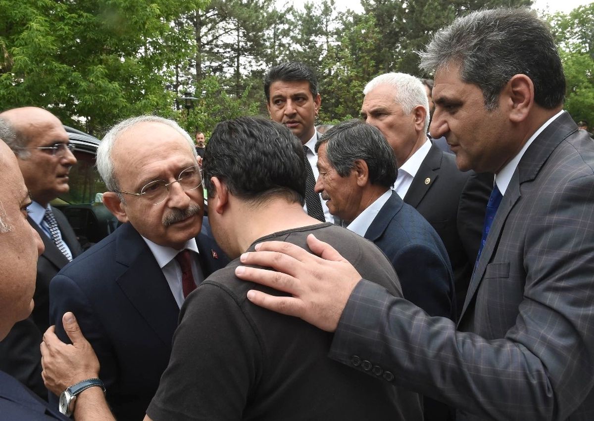 Kılıçdaroğlu\'ndan Şehit Tümgeneral Aydoğan Aydın\'ın Ailesine Taziye Ziyareti