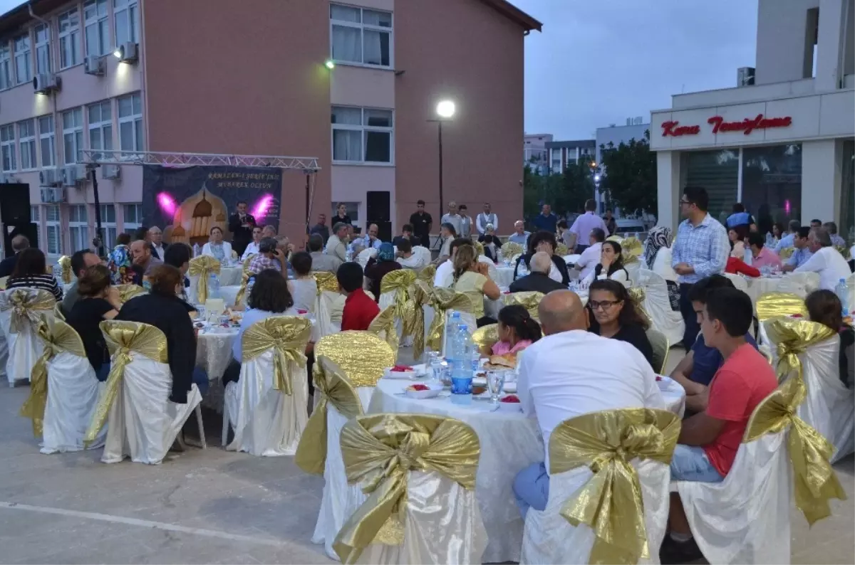 Koca, Şehit ve Gazi Yakınlarıyla İftarda Bir Araya Geldi