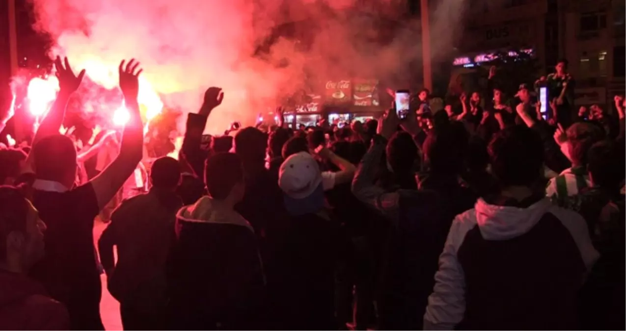 Konyalı Vatandaşlar, Türkiye Kupası\'yla Birlikte Sokağa Döküldü