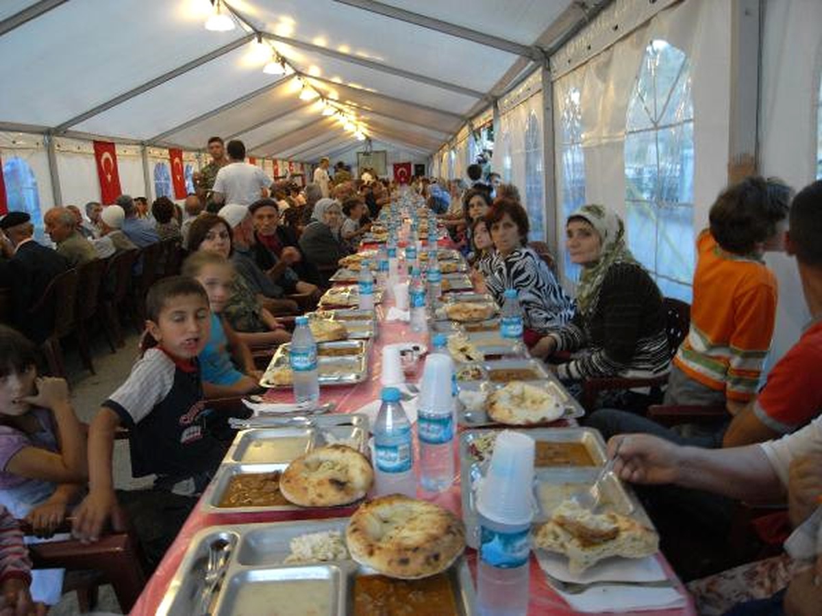 Mehmetçik Kurduğu İftar Çadırında Kosovalılarla Buluştu