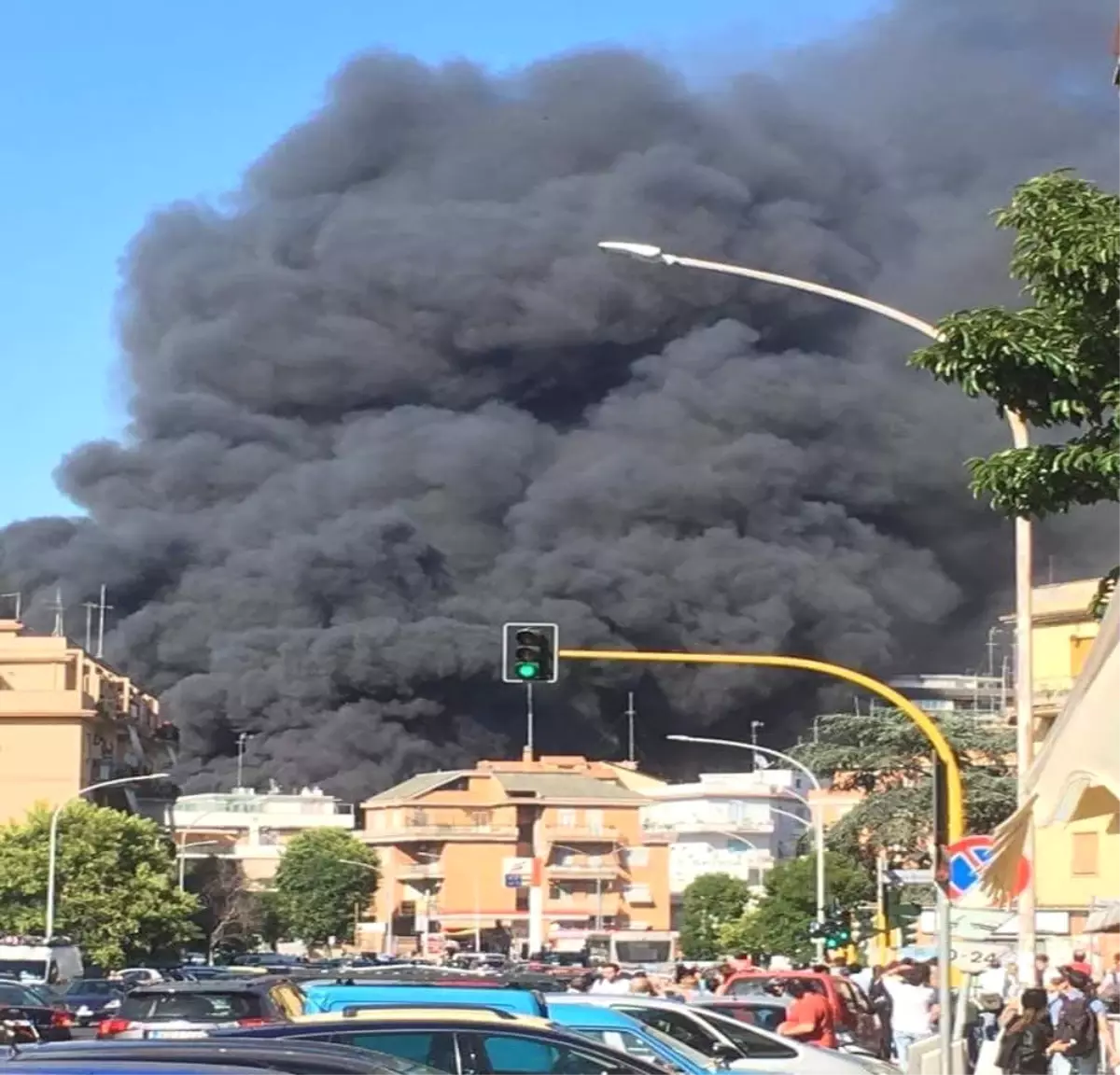 Roma\'da Çıkan Yangın Vatikan\'da Paniğe Neden Oldu