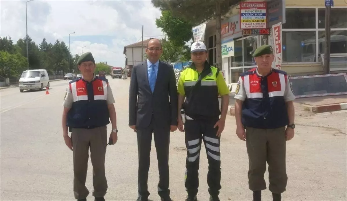 Sarıoğlan\'da Polis ve Jandarmadan Trafik Uygulaması