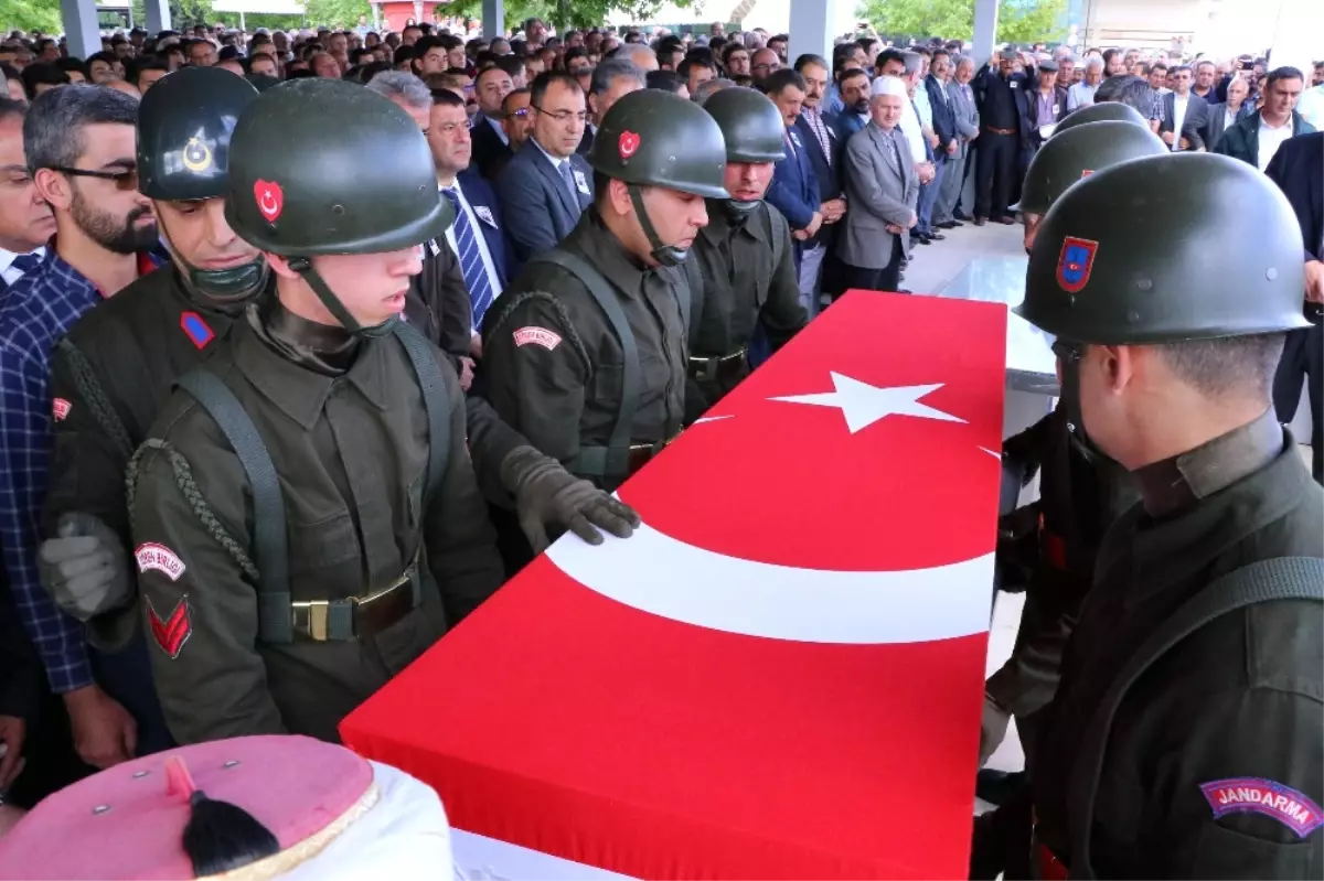 Şehit Yarbay Songül Yakut\'u Binler Uğurladı