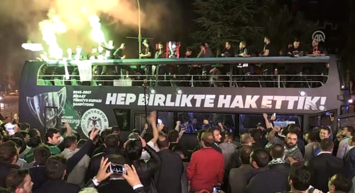 Türkiye Kupası Şampiyonu Konyaspor\'a Coşkulu Karşılama
