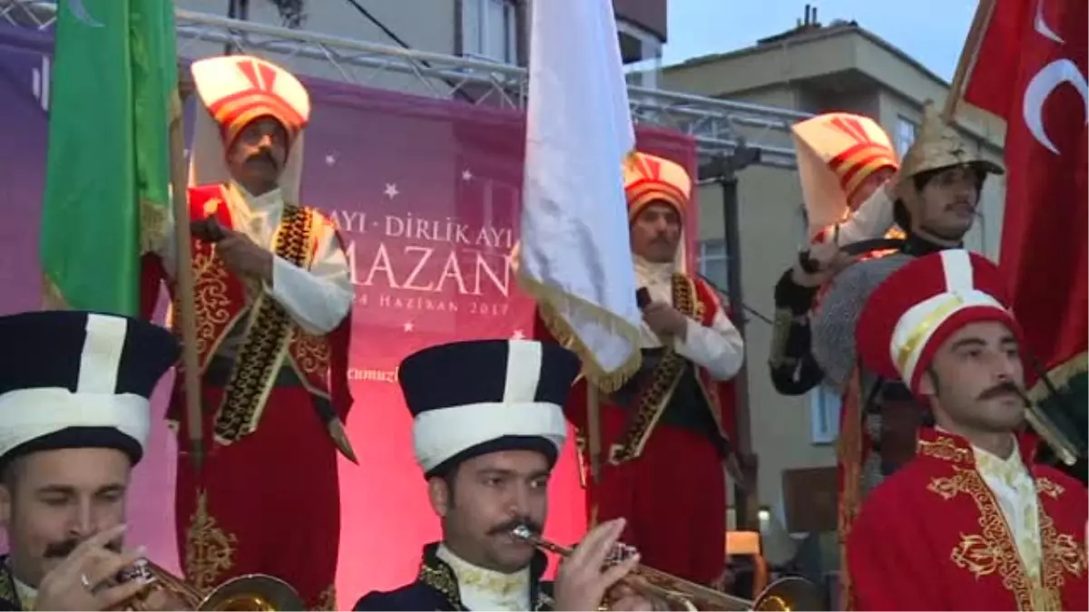 Ümraniye Belediyesi Binlerce Insanı Aynı Sofrada Buluşturdu