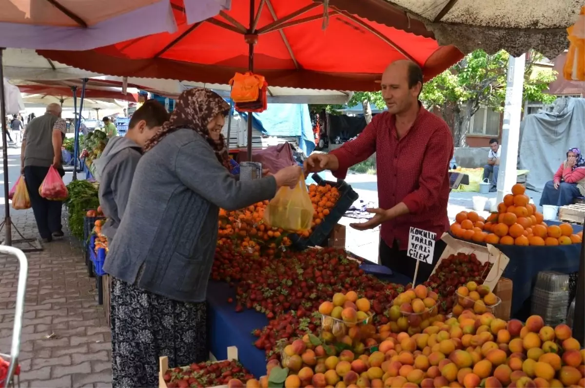 Yaz Meyveleri Tezgahları Süslüyor