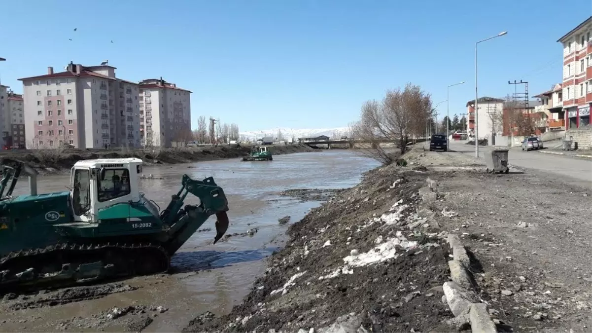 Ağrı\'da Derelerdeki Taşkın Riski Azaltılıyor