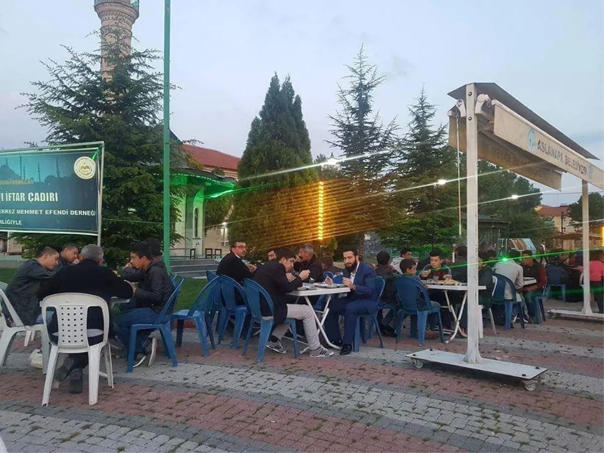 Aslanapa Beldiyesinden Halka İftar