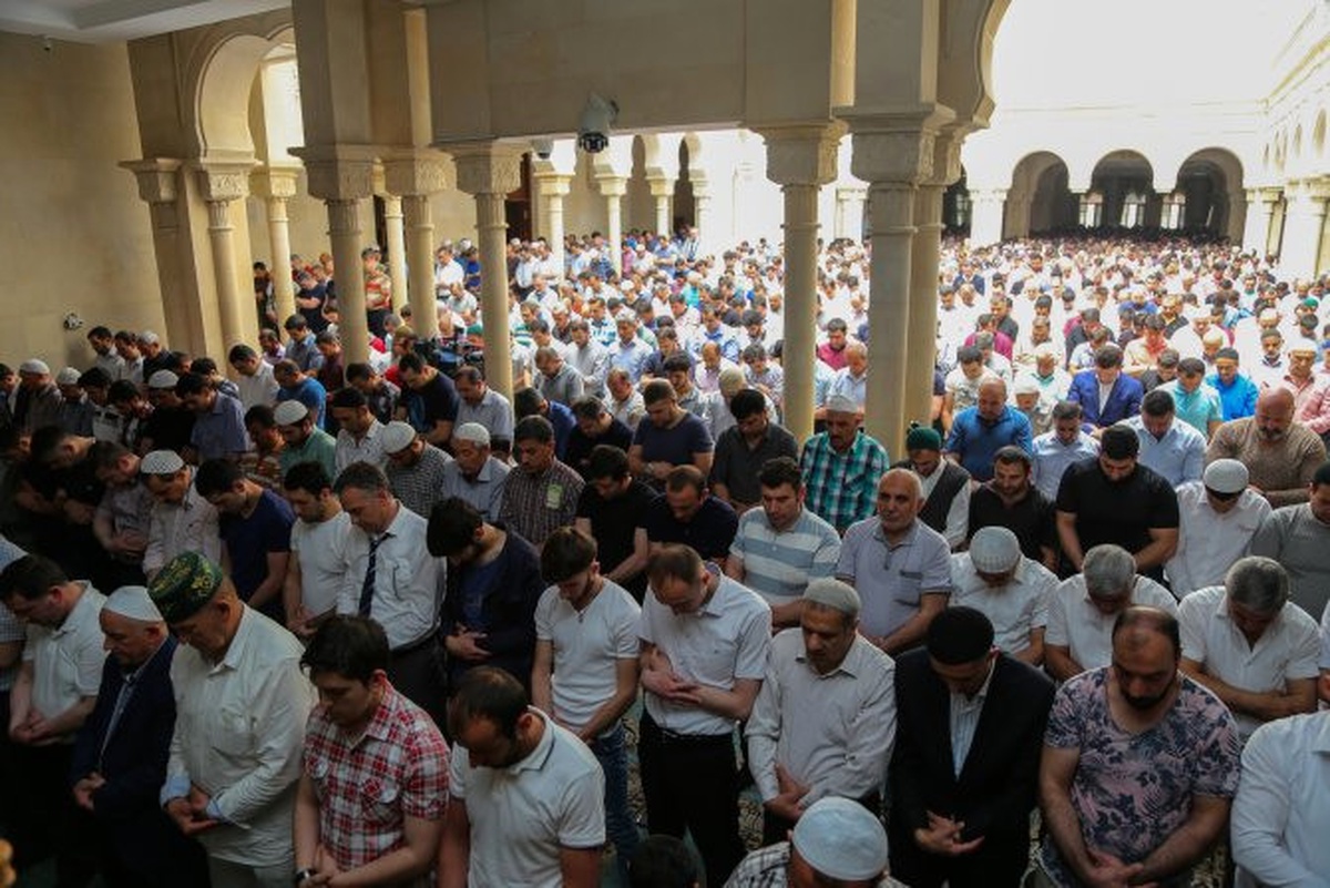 Azerbaycan\'da Ramazan Ayının İlk Cuma Namazı Kılındı