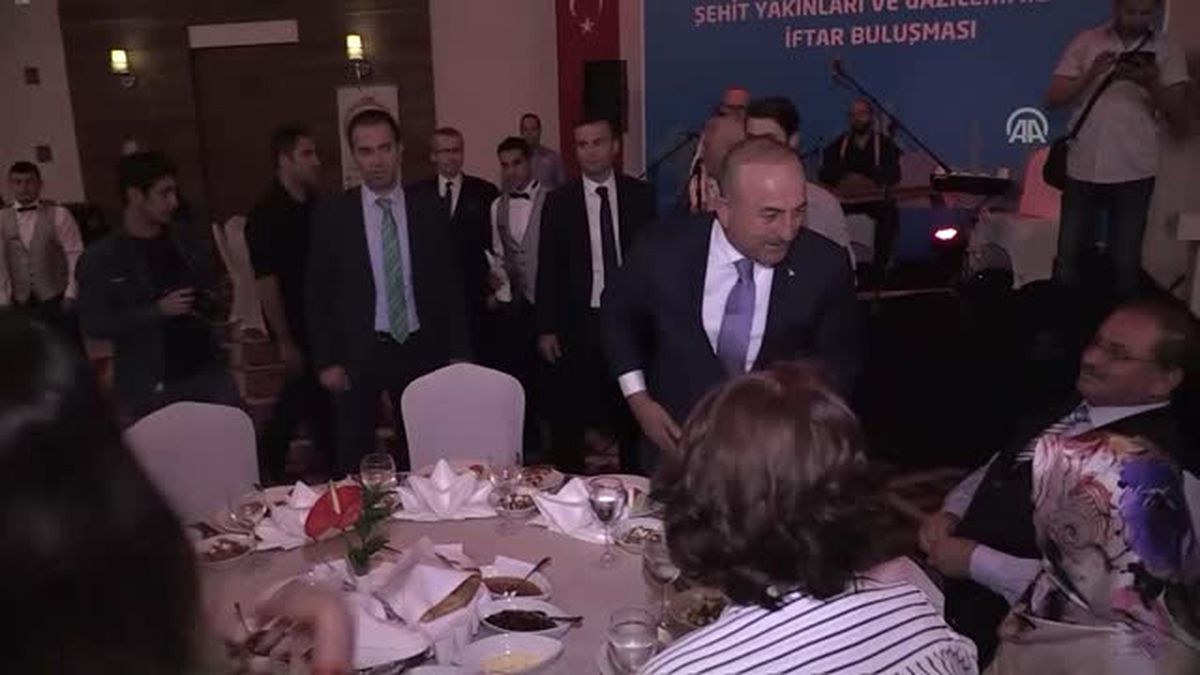 Bakan Çavuşoğlu, Şehit Yakınları ve Gazilerle İftarda Buluştu