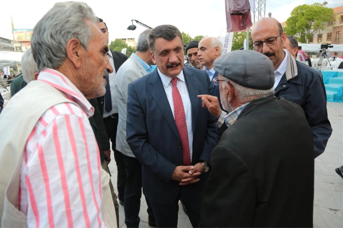 Başkan Gürkan, İftar Çadırında Vatandaşlarla Bir Araya Geldi